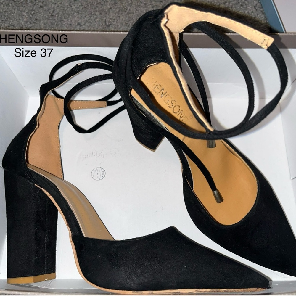 Black Heeled Pumps